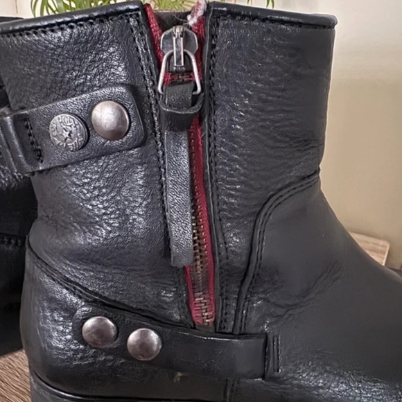 Stylish Black Leather Combat Boots - Picture 3 of 6